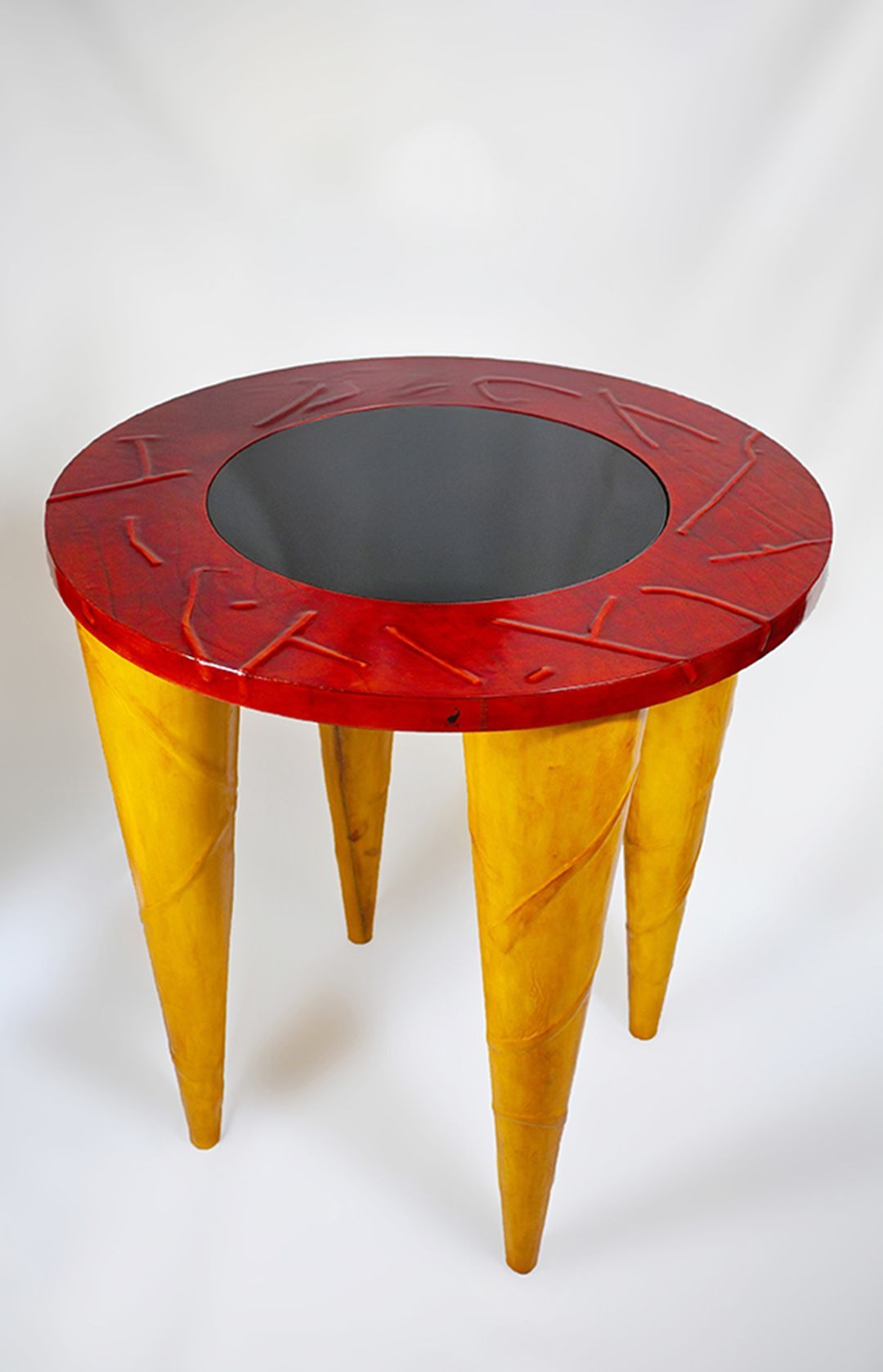 Round coffee table in wood and glass covered with leather and finished with shellac